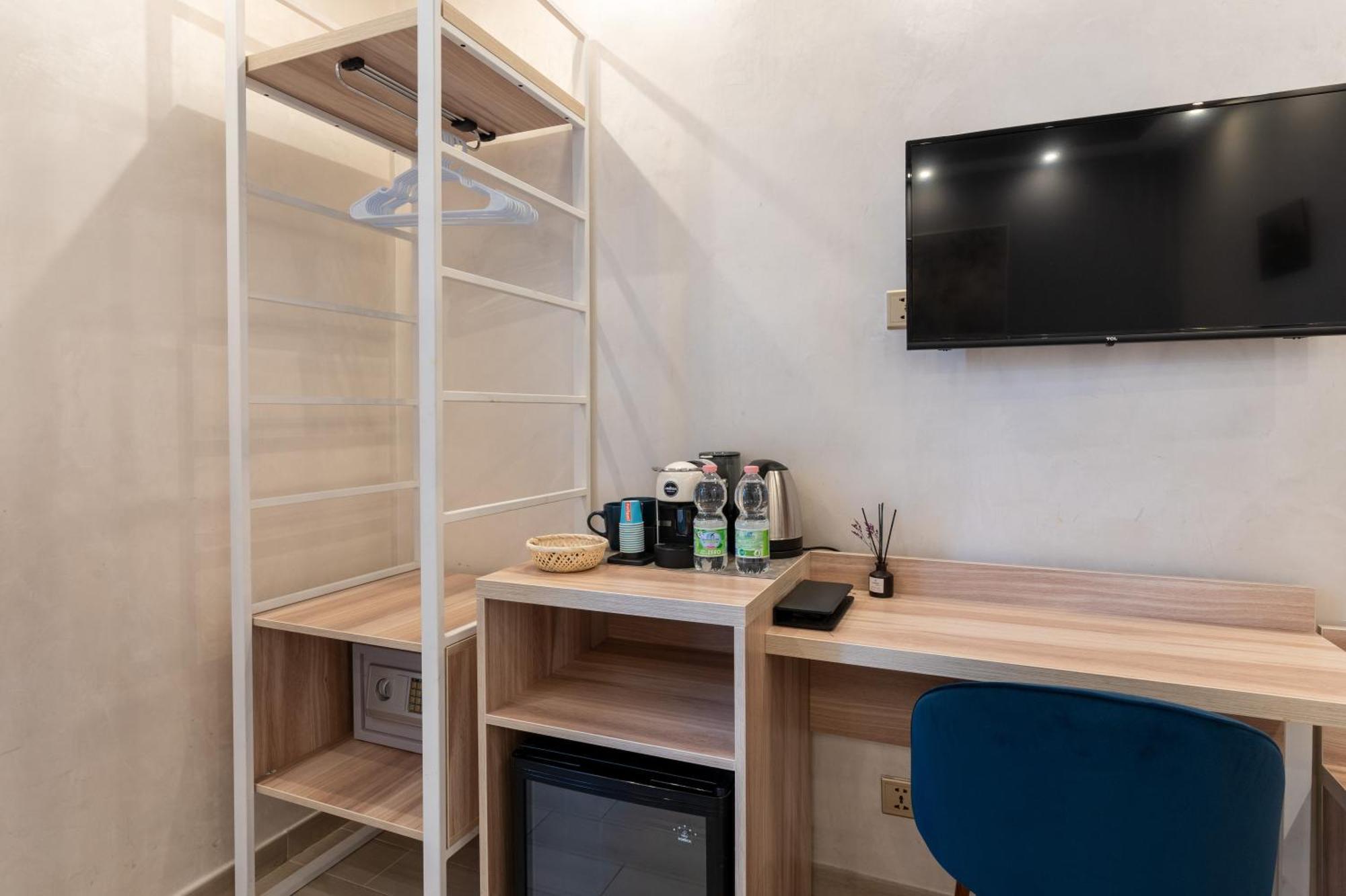 Bed and breakfast Drago D'oro - Accross From Metro Vittorio Emanuele 2*