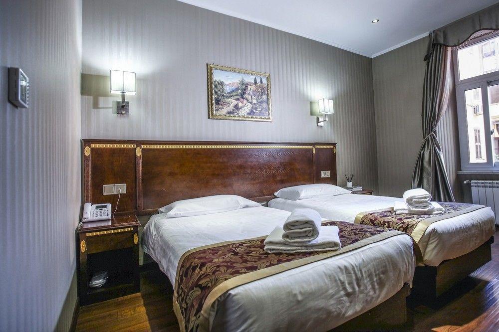 Drago D'oro - Accross From Metro Vittorio Emanuele Bed and breakfast