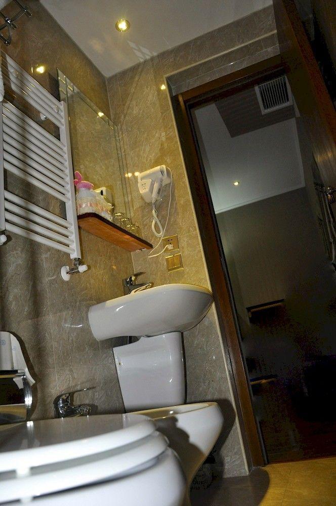 Drago D'oro - Accross From Metro Vittorio Emanuele Bed and breakfast Roma