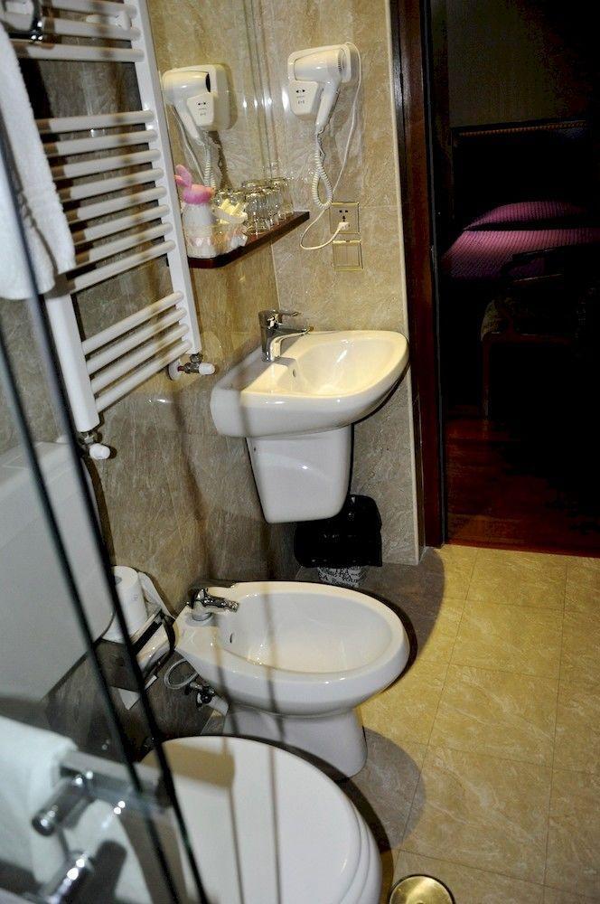 Drago D'oro - Accross From Metro Vittorio Emanuele Bed and breakfast Roma