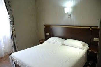 Drago D'oro - Accross From Metro Vittorio Emanuele Bed and breakfast Roma